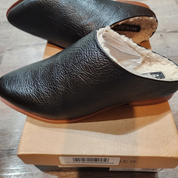 Kelsi Dagger Shoes - Kelsi Dagger Black Leather Slip-On Shoes